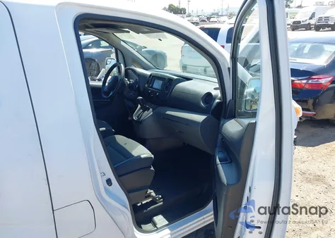 2017 Nissan Nv200 Sv z USA, uszkodzony, nr VIN 3N6CM0KN9HK707058